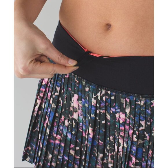 Lululemon Womens Pleat To Street Tennis Mini Skirt II Floral Pace Rival Size 6 - Picture 2 of 8